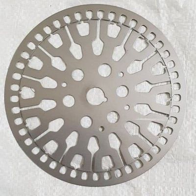 맞춤형 엽금속 강철 펀칭 굽힘 스탬핑 부품 두께 0.4--3mm
